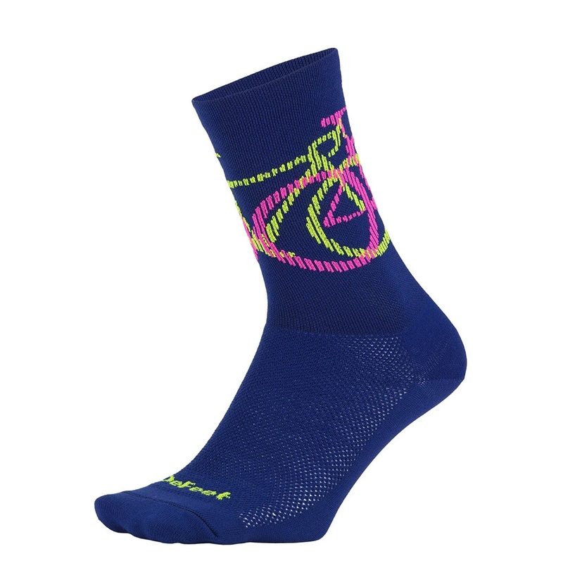 DeFeet Aireator 6″ Crew Cycling Socks  Breathable Merino Wool, Moisture-Wicking, Durable Performance for Cycling & Active Lifestyle, Navy 7-9